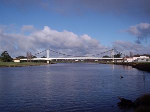 800px-Puente_Hipólito_Yrigoyen1