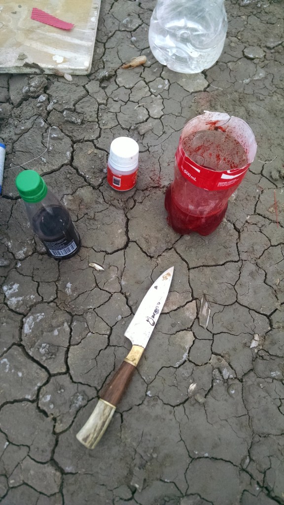 Esencia de vainilla y colorante rojo para pescar lisas.